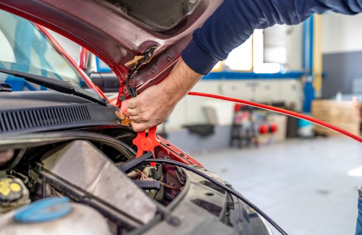 Why Choose Road Heroes for Car Battery Jump Start in Sharjah